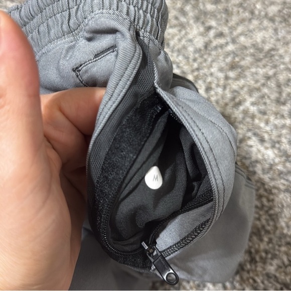 Lululemon Men's Gray Athletic Shorts SZ M .
Used in good condition. - Picture 8 of 8